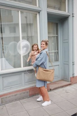 LÄSSIG Lässig Wickeltasche Zender Shoulder Bag Vegan Camel 4 LÄSSIG Lässig Wickeltasche Zender Shoulder Bag Vegan Camel – Bild 2