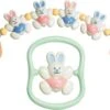 TOLO Häschen Rassel & Kinderwagenkette Geschenk-Set 2 TOLO Häschen Rassel & Kinderwagenkette Geschenk-Set -Baby Lieferungen Geschäft 16361993 01
