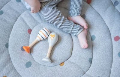 KINDSGUT Holzrasseln Rasseln 4 KINDSGUT Holzrasseln Rasseln – Bild 2