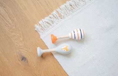 KINDSGUT Holzrasseln Rasseln 6 KINDSGUT Holzrasseln Rasseln – Bild 4