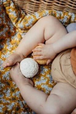 By Lille Vilde Sensorikball Floral – Sunflower -Baby Lieferungen Geschäft 30132569 04