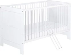 Schardt Komplett Kinderzimmer Nordic White, 3-tlg.(Kombi-Kinderbett 70 X 140 Cm, Umbauseiten, Wickelkommode Mit Wickelaufsatz Und Kleiderschrank 3-trg.), Weiß Lackiert 10 Schardt Komplett Kinderzimmer Nordic White, 3-tlg.(Kombi-Kinderbett 70 X 140 Cm, Umbauseiten, Wickelkommode Mit Wickelaufsatz Und Kleiderschrank 3-trg.), Weiß Lackiert -Baby Lieferungen Geschäft 7920430 03